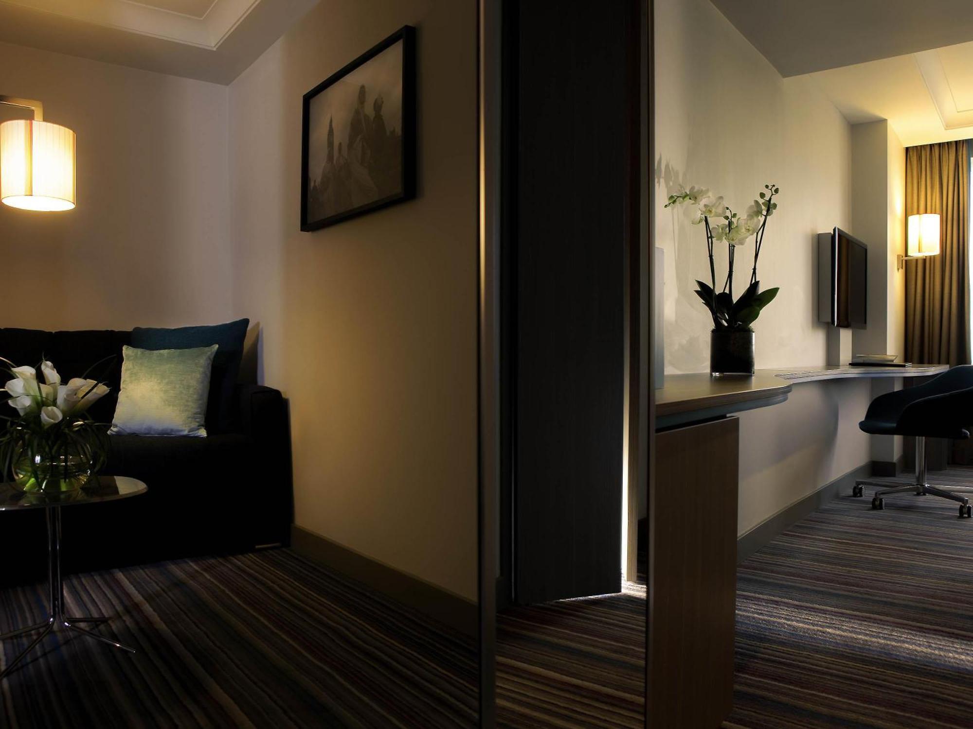 Superior King Room Sofa,1729980097:JPEG